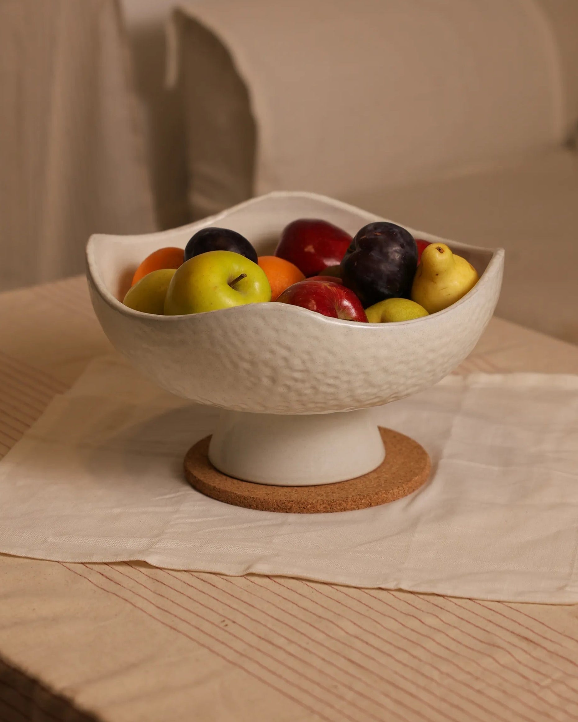 Handcrafted Pearly serving plate in pearly white Large finish by Stonia.