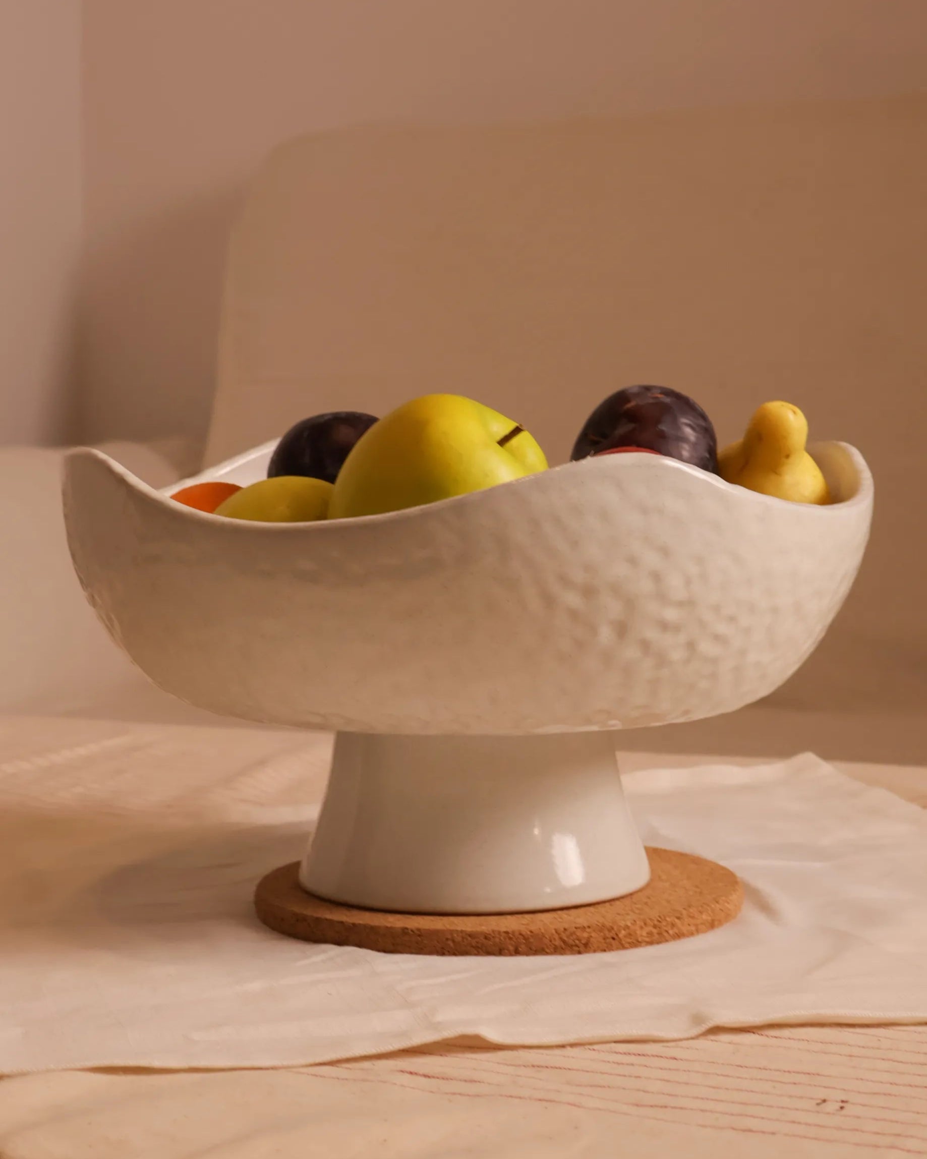 Handcrafted Pearly serving plate in pearly white Large finish by Stonia.