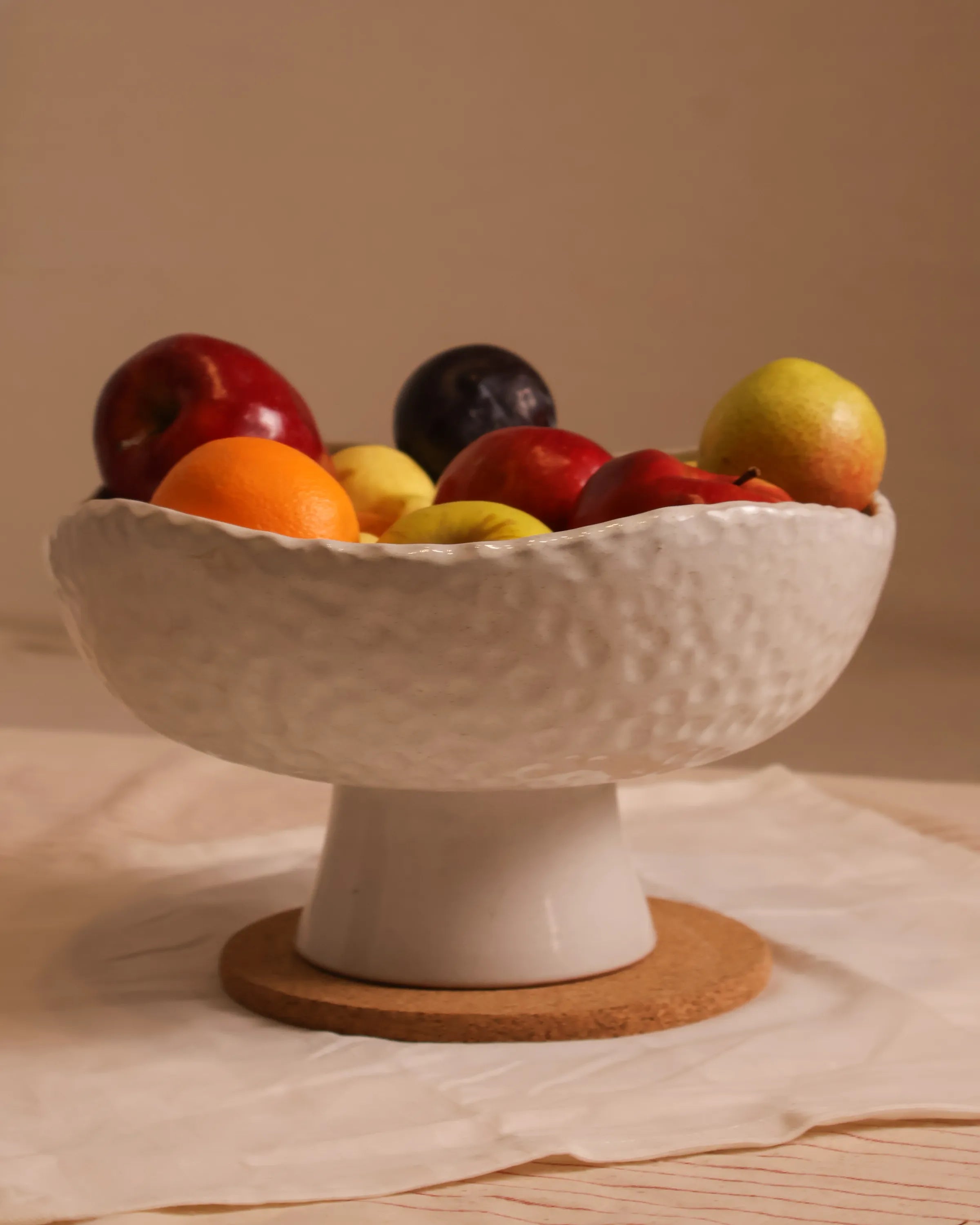 Handcrafted Pearly serving plate in pearly white Medium finish by Stonia.
