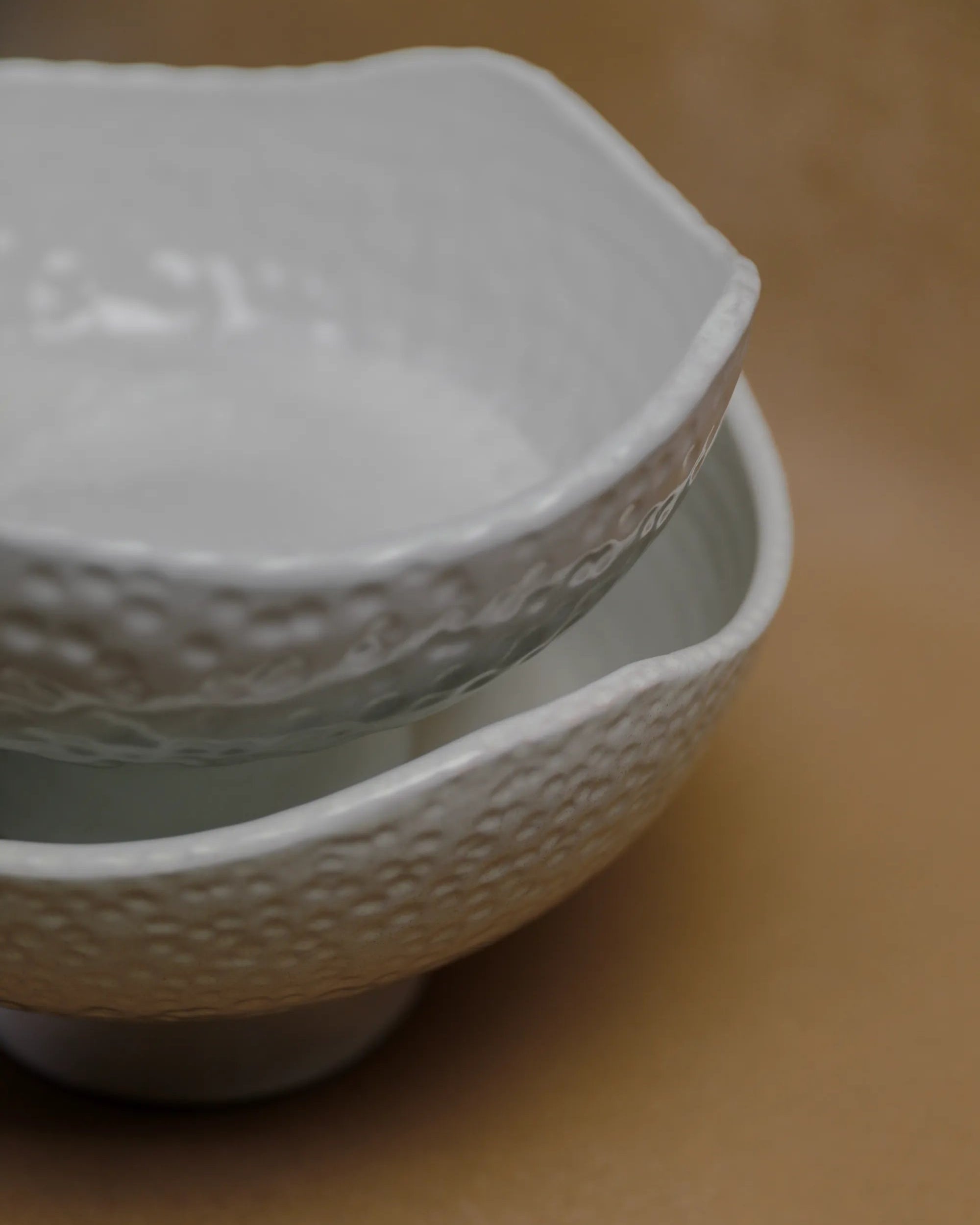 Handcrafted Pearly serving plate in pearly white finish by Stonia.