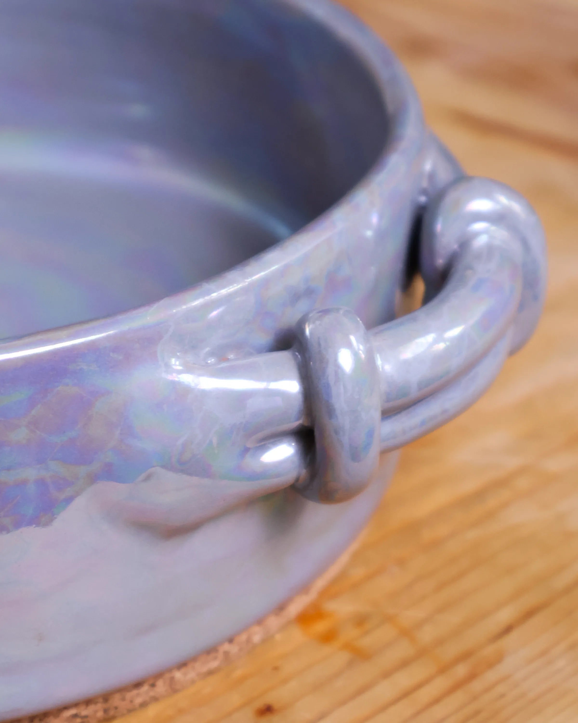 Handcrafted BELTED BAKE in shiny gray by Stonia.