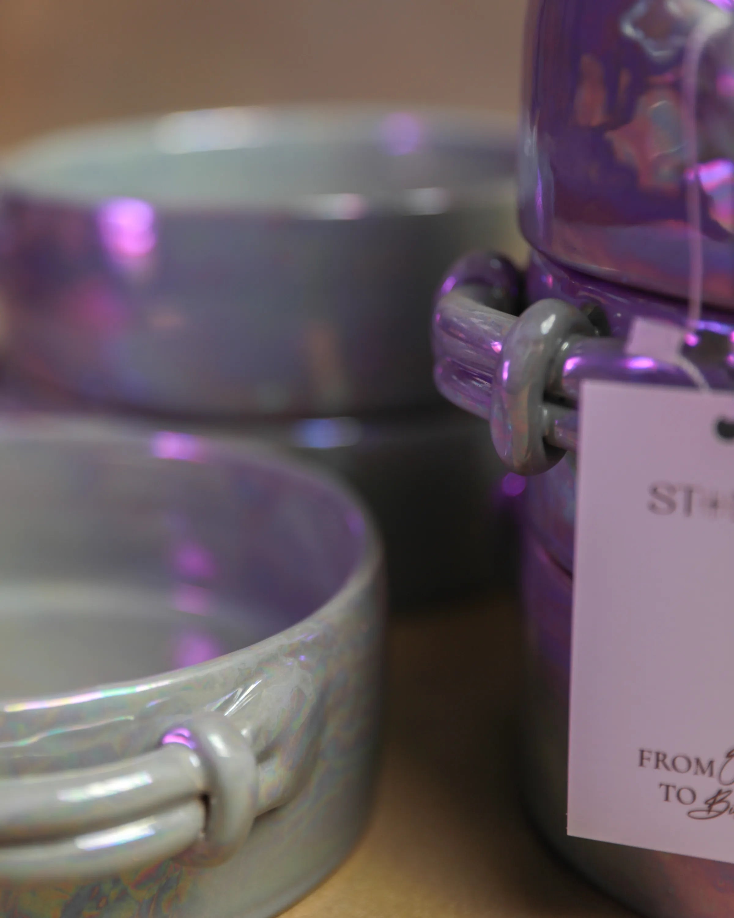 Handcrafted BELTED BAKE in shiny gray by Stonia.