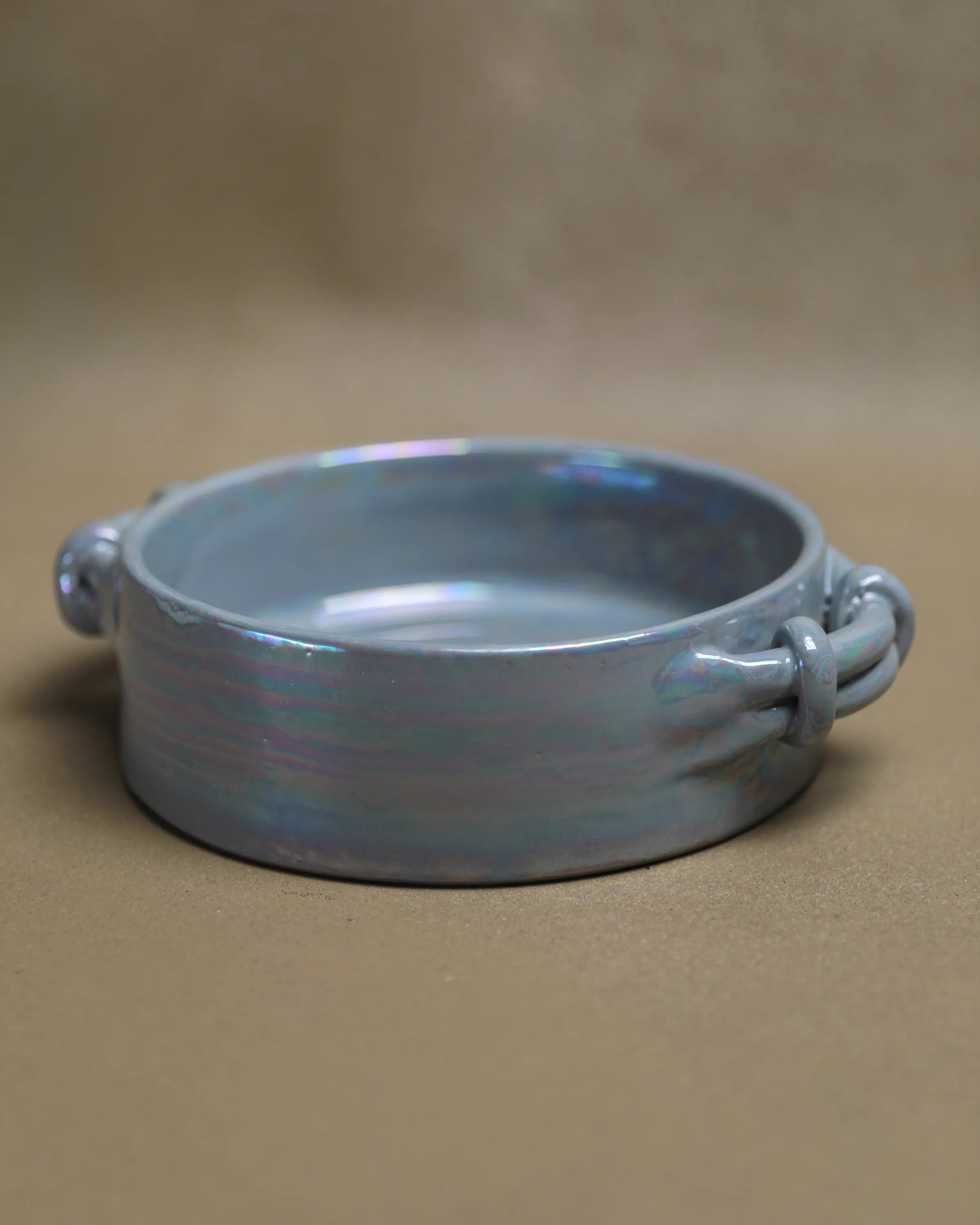 Handcrafted BELTED BAKE in shiny gray by Stonia.