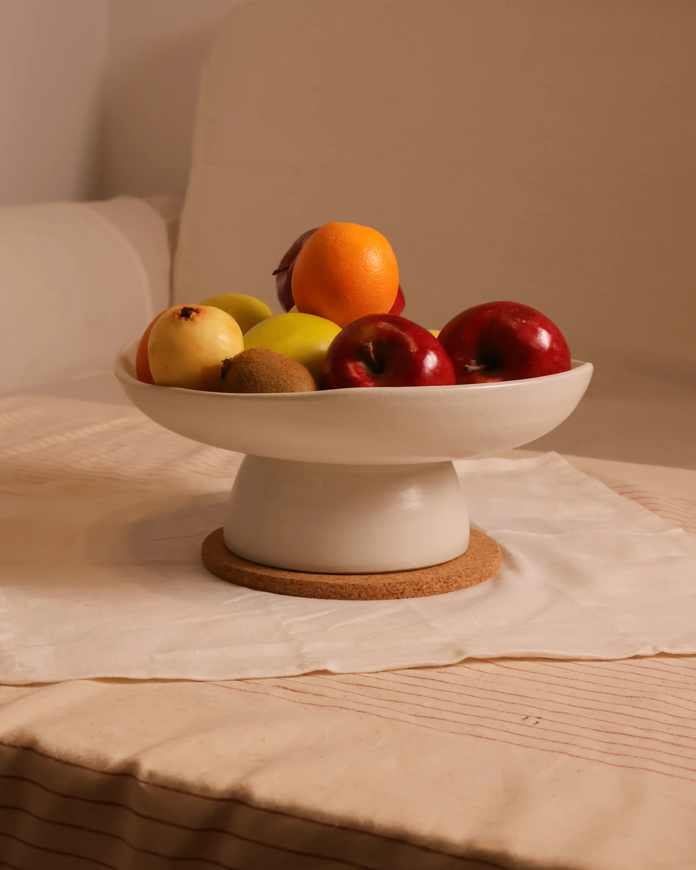 Handcrafted CALMA serving plate in white finish by Stonia.