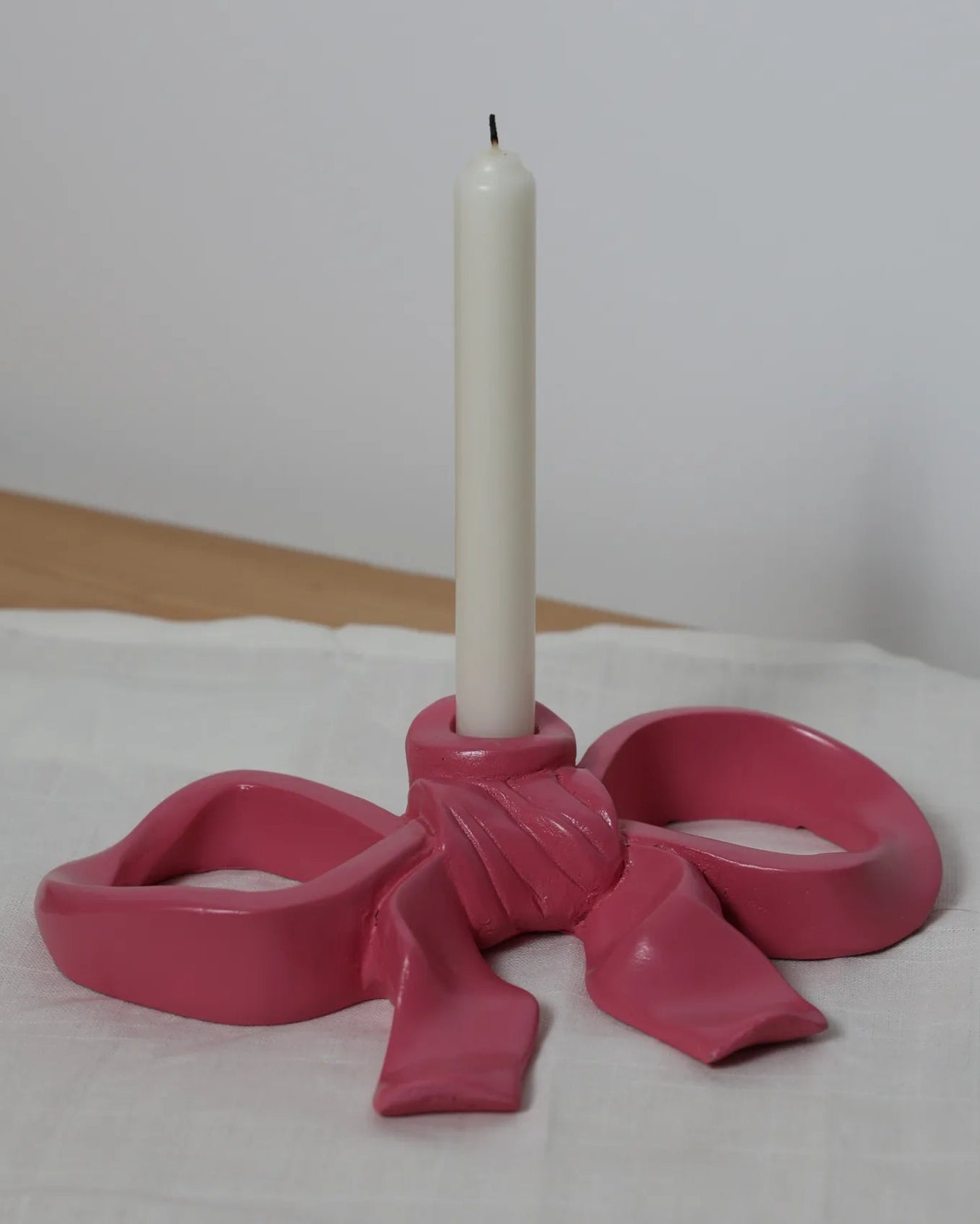 Handcrafted Dive Candle in Pink finish by Stonia.