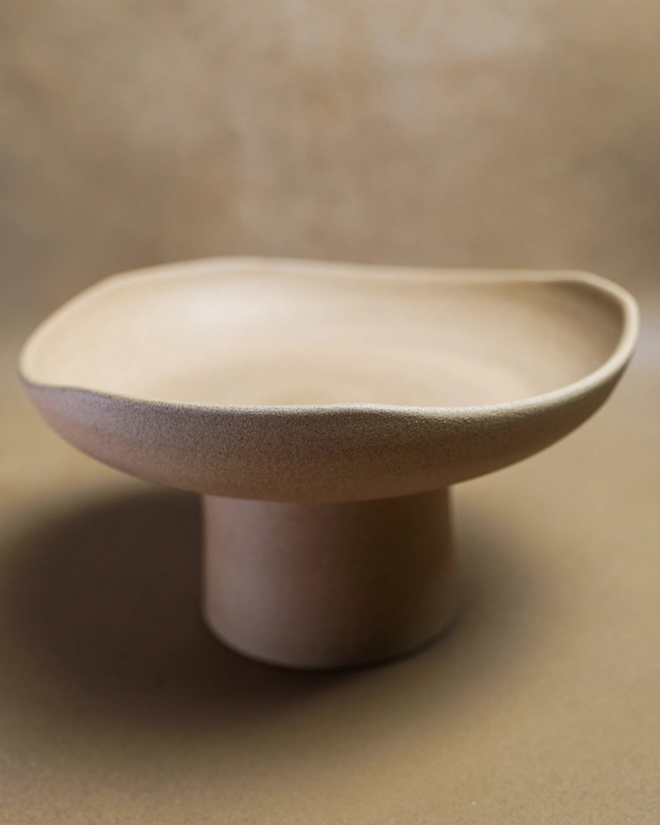 Handcrafted FLORA serving plate in beige finish by Stonia.