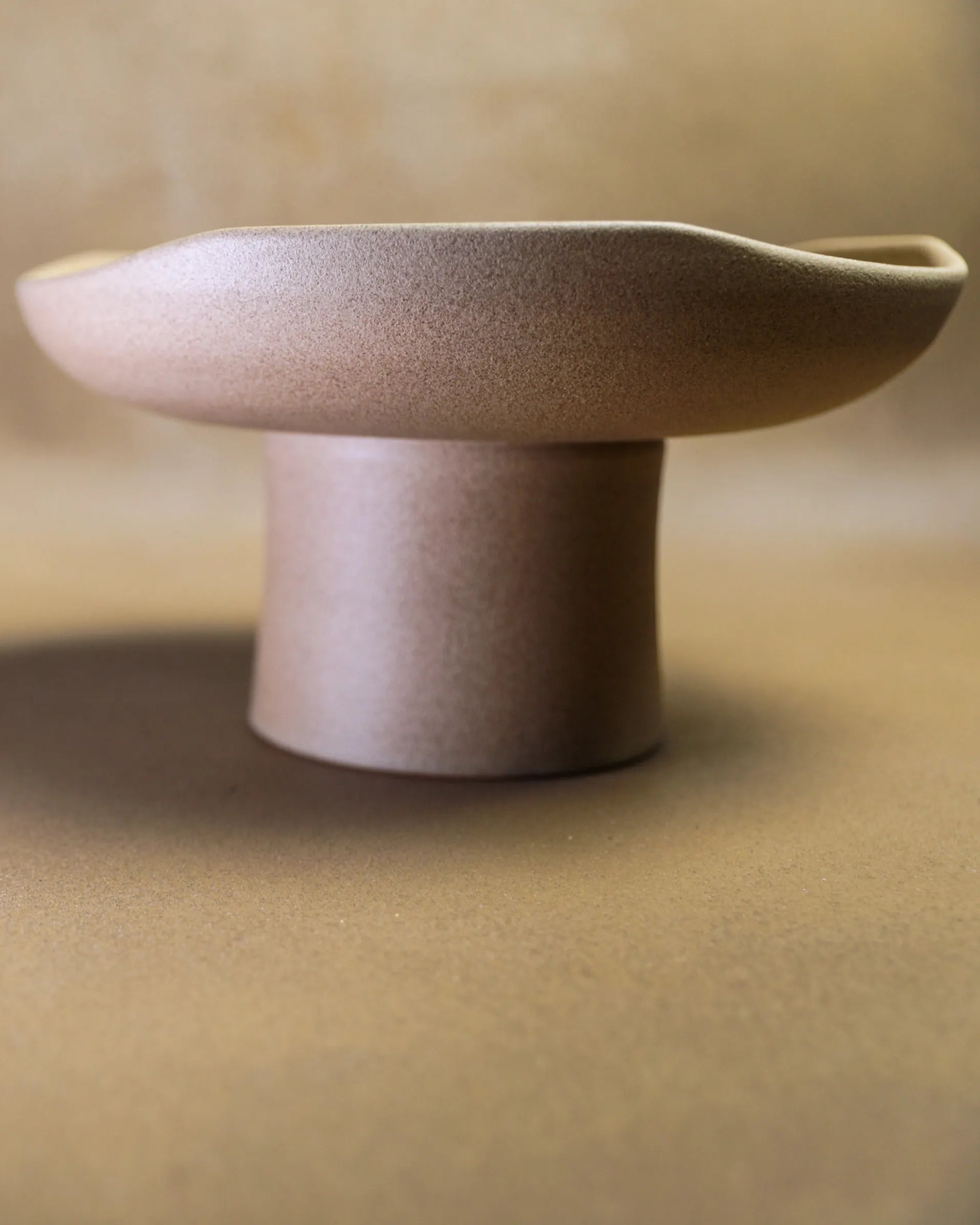 Handcrafted FLORA serving plate in beige finish by Stonia.