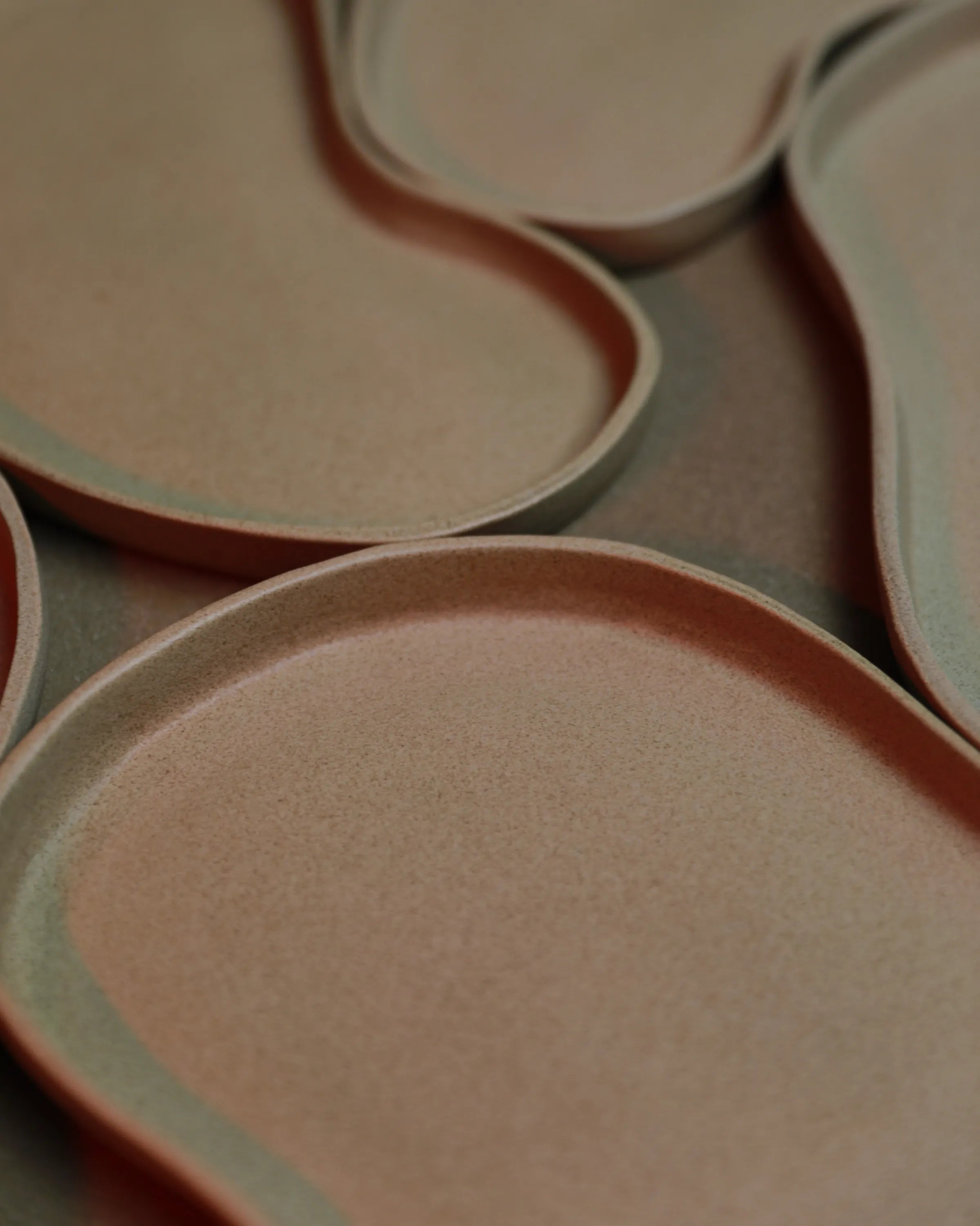 Handcrafted ISLANDS in beige finish by Stonia.