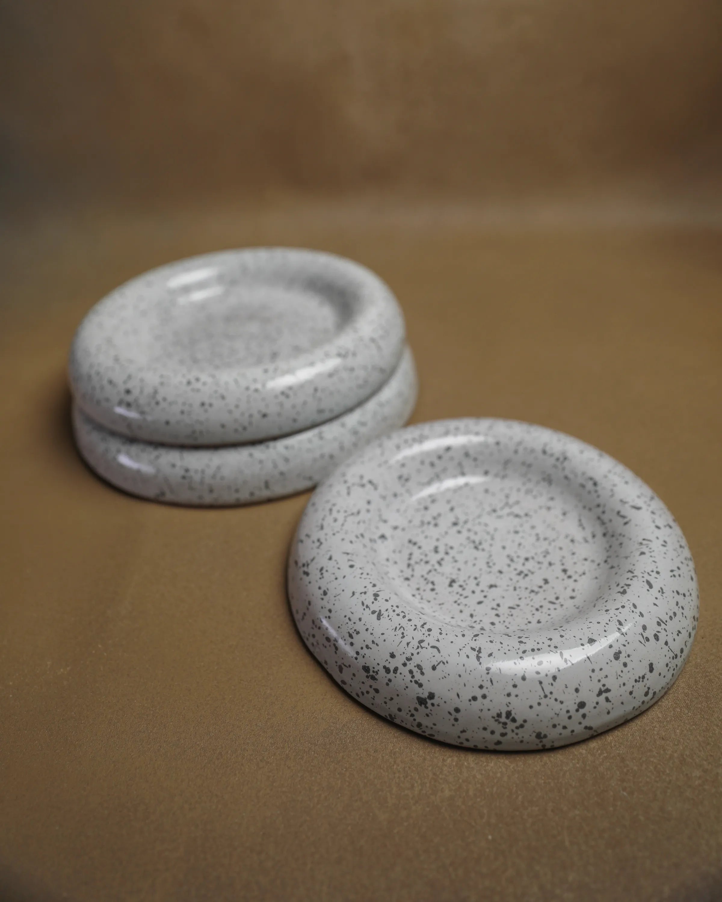 Handcrafted MOON FACE PLATE in dotted white finish by Stonia.