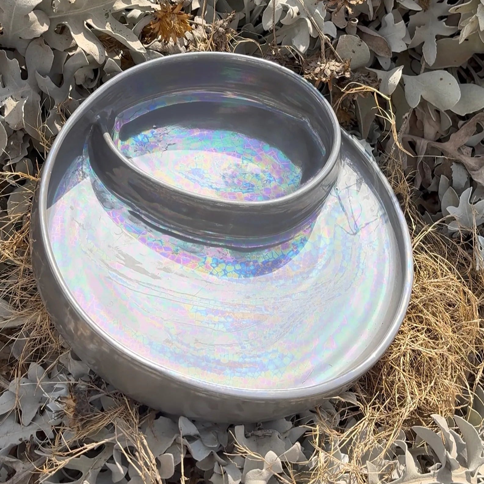 Handcrafted MOON TIDE PLATE in shiny gray finish by Stonia.