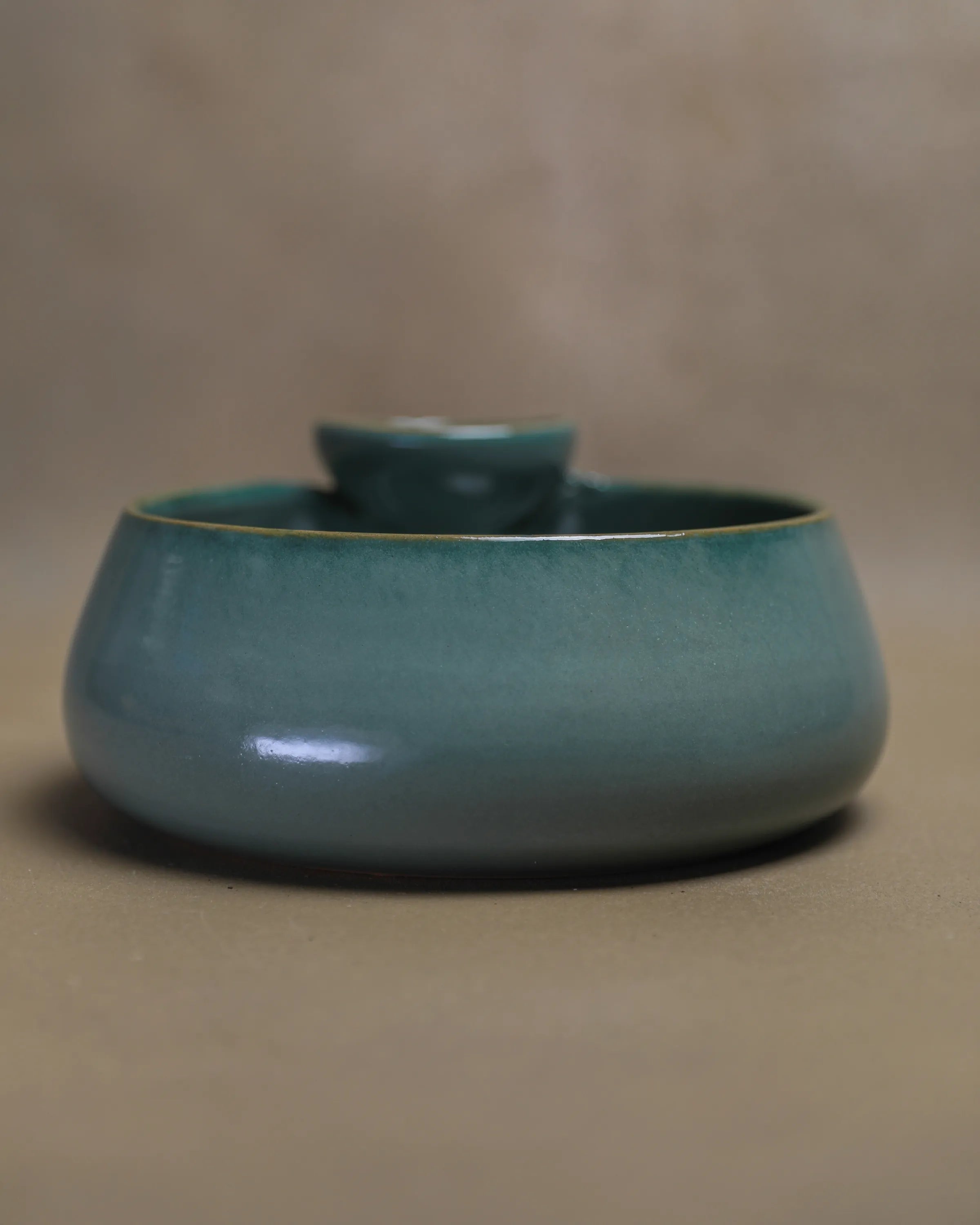 Handcrafted ORBIT serving plate in olive green finish by Stonia.