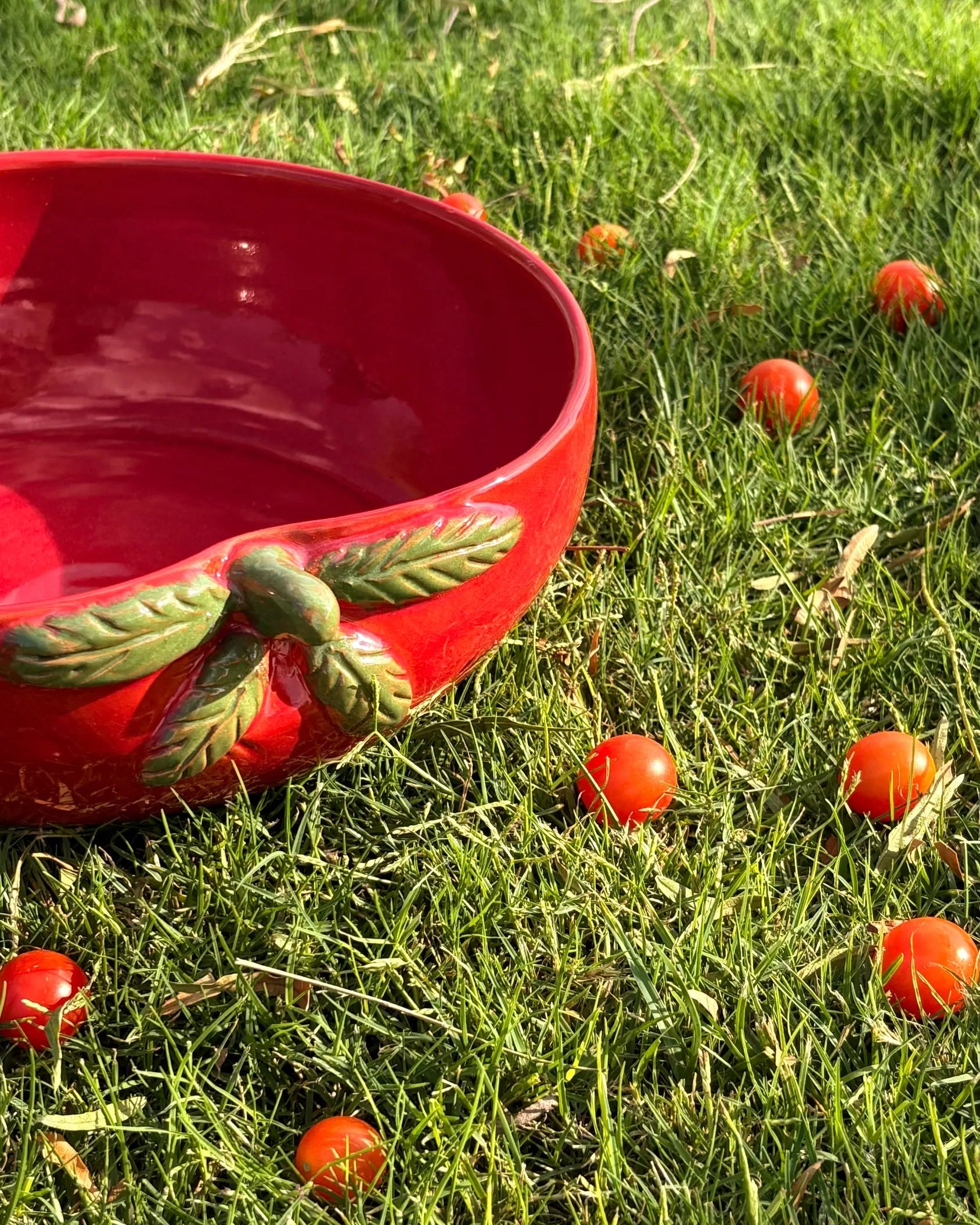 Handcrafted OUTA in red by Stonia.