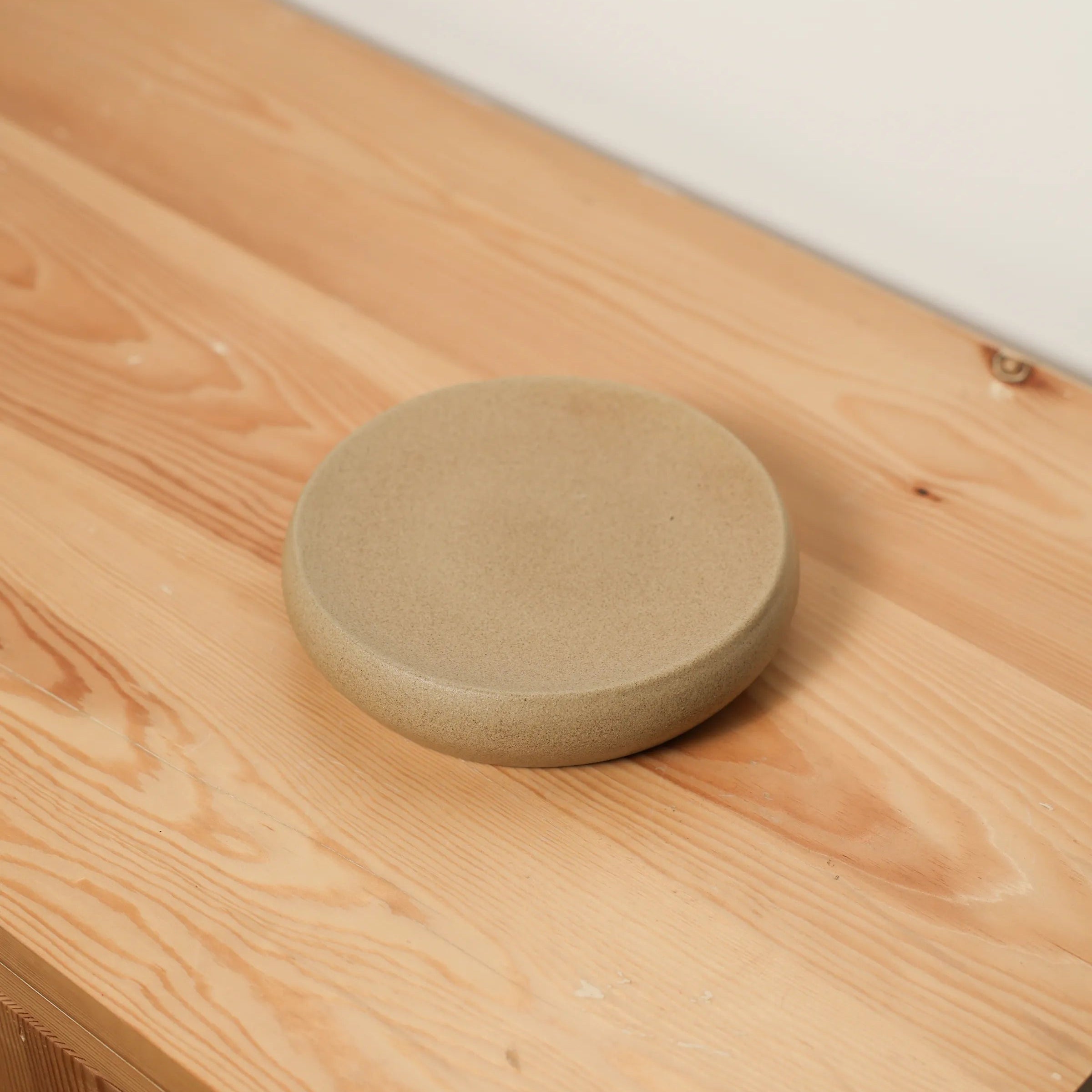 Handcrafted Pebble Tray accessory item in beige finish by Stonia.