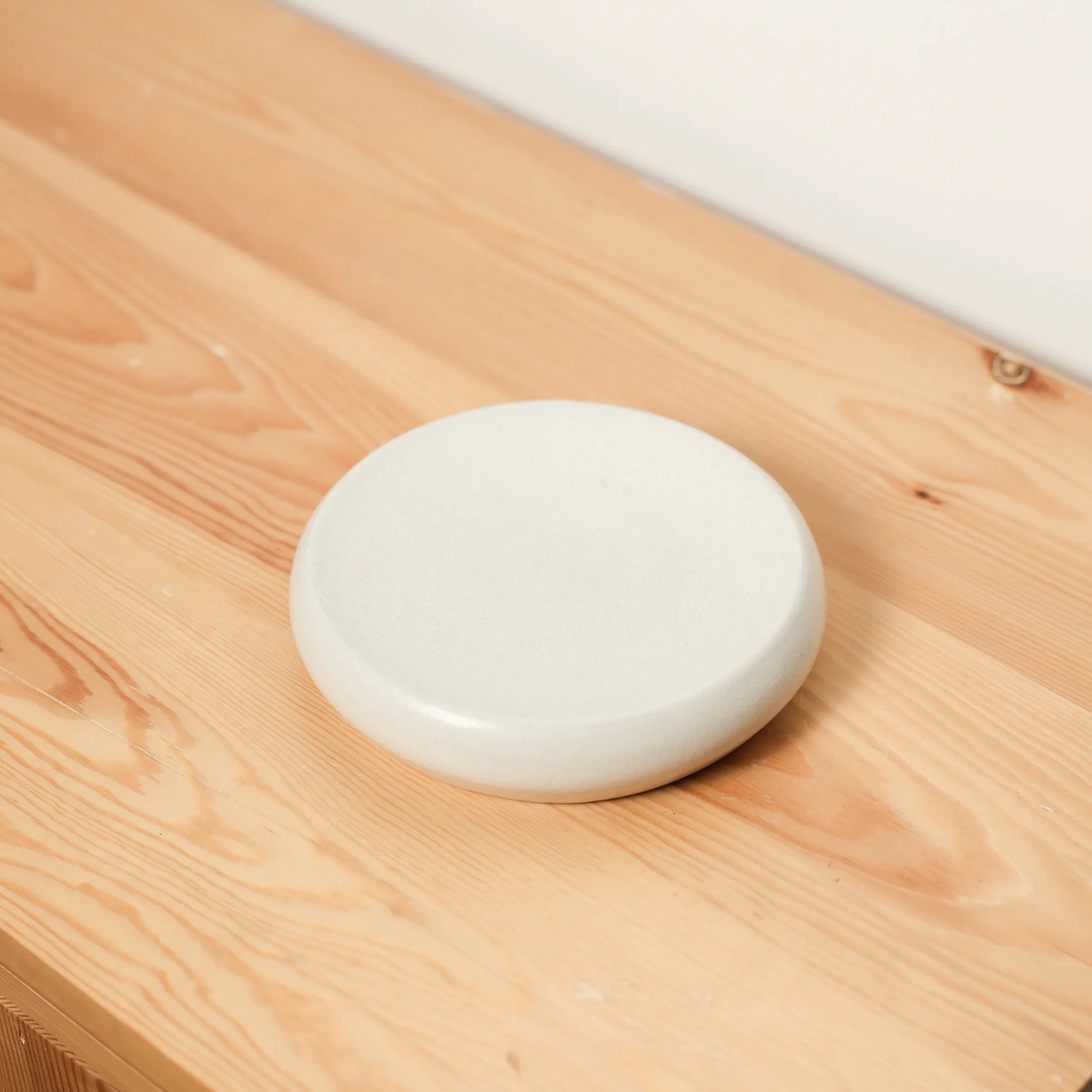 Handcrafted Pebble Tray accessory item in white finish by Stonia.