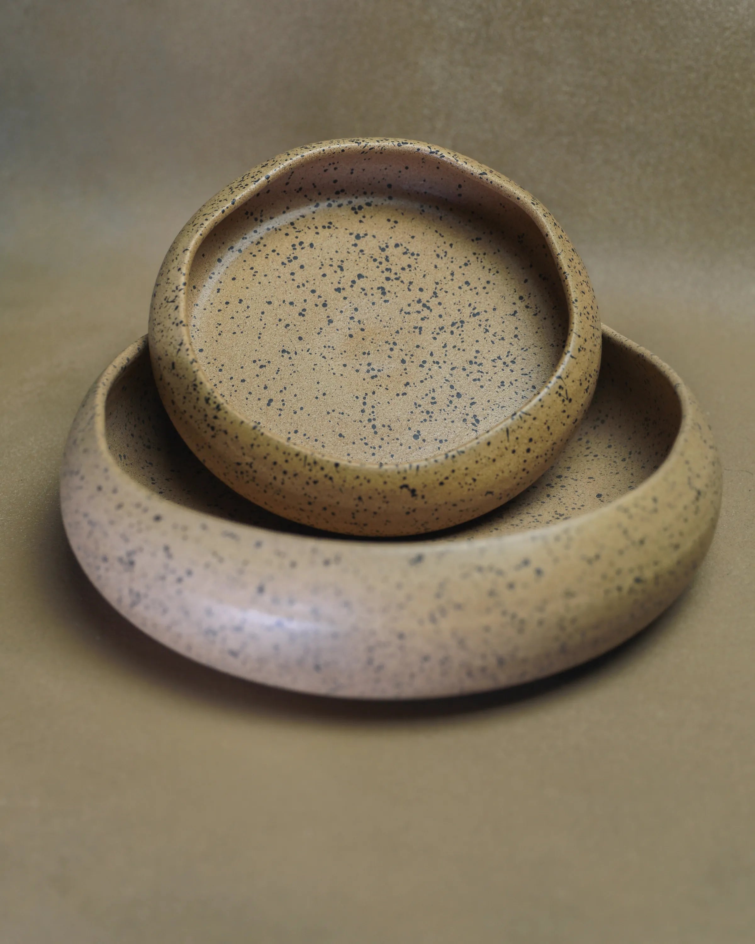 Handcrafted ROCKY BOWL in dotted beige by Stonia.