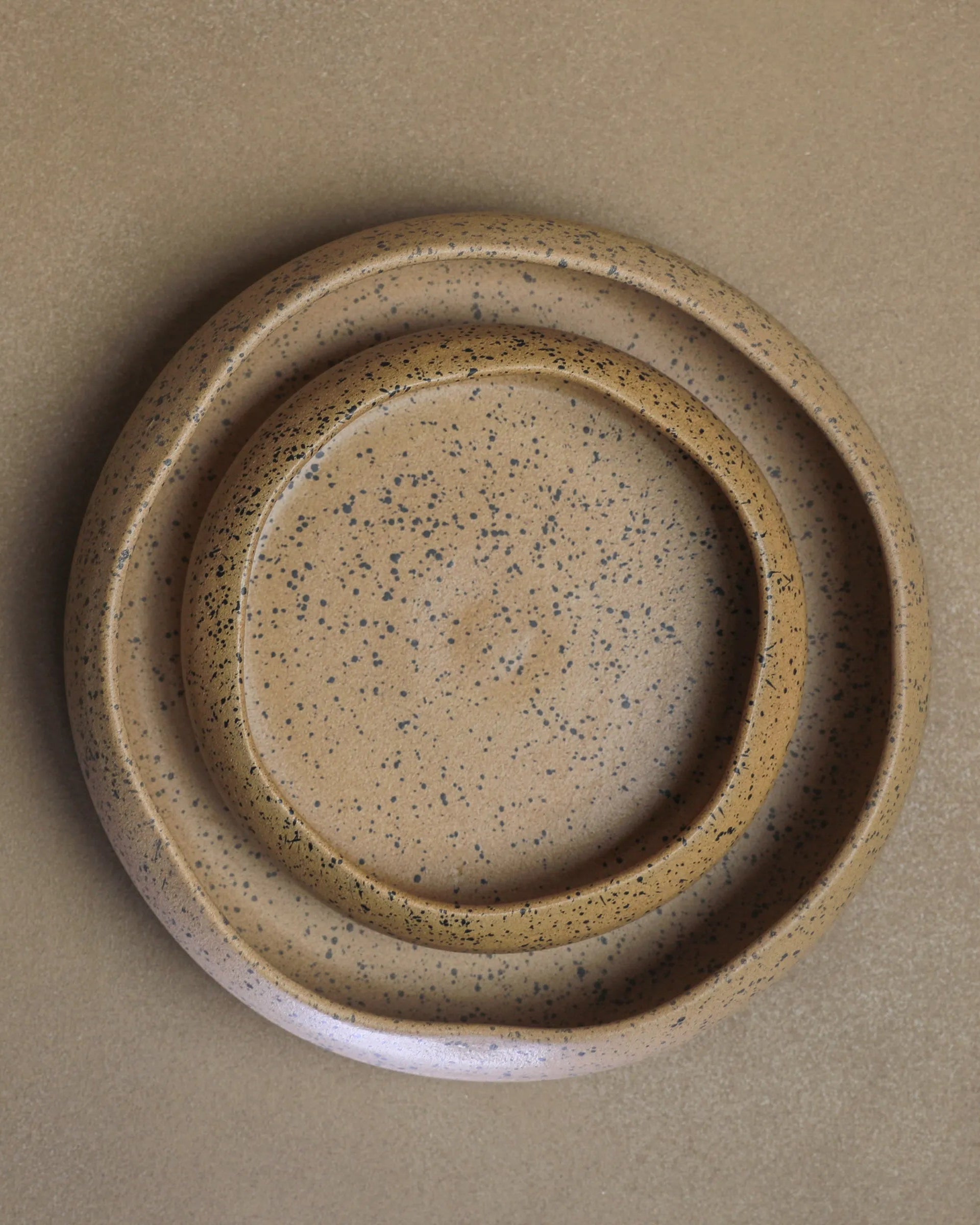 Handcrafted ROCKY BOWL in dotted beige by Stonia.