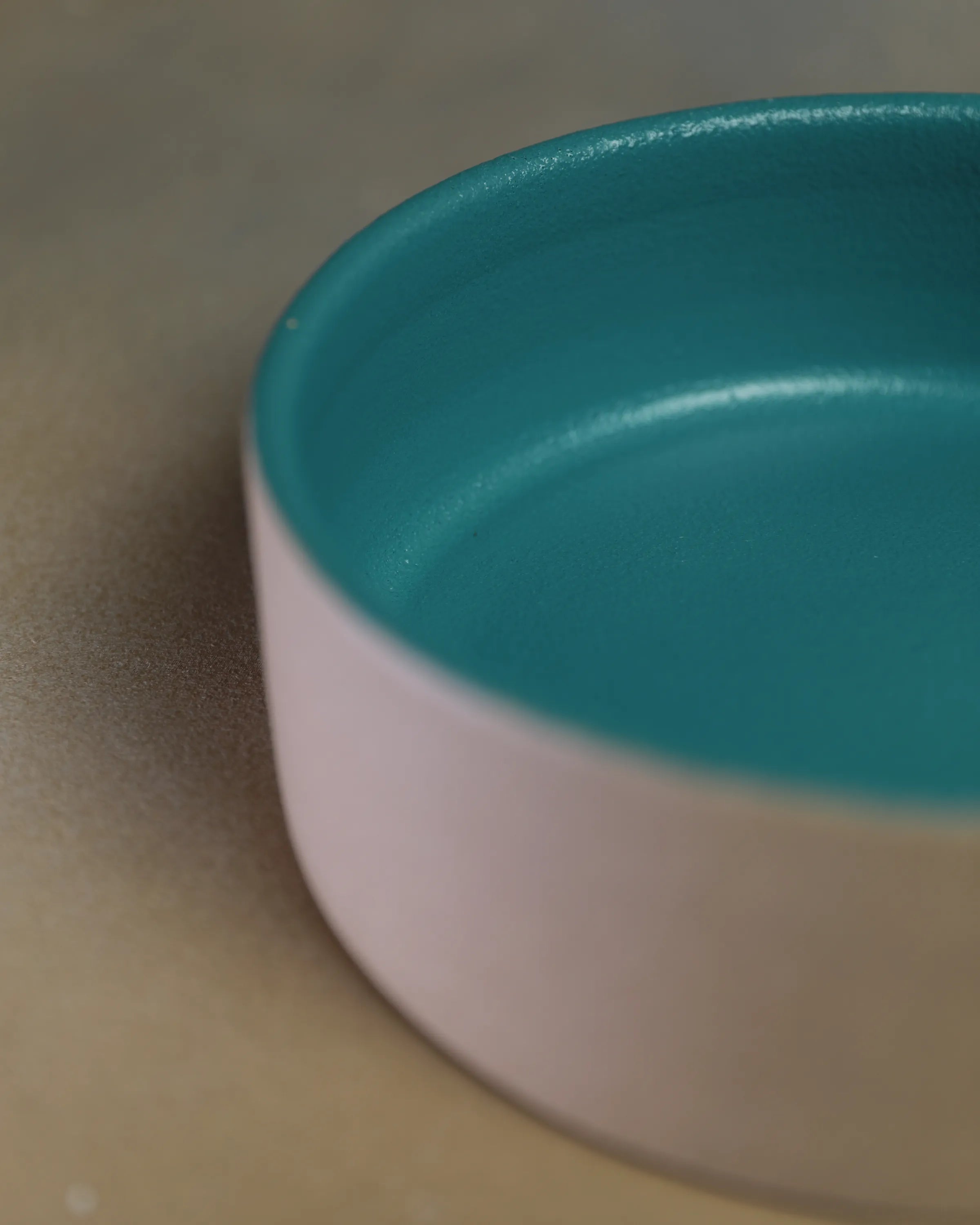 Handcrafted Wanas Bowl in beige and oasis by Stonia.