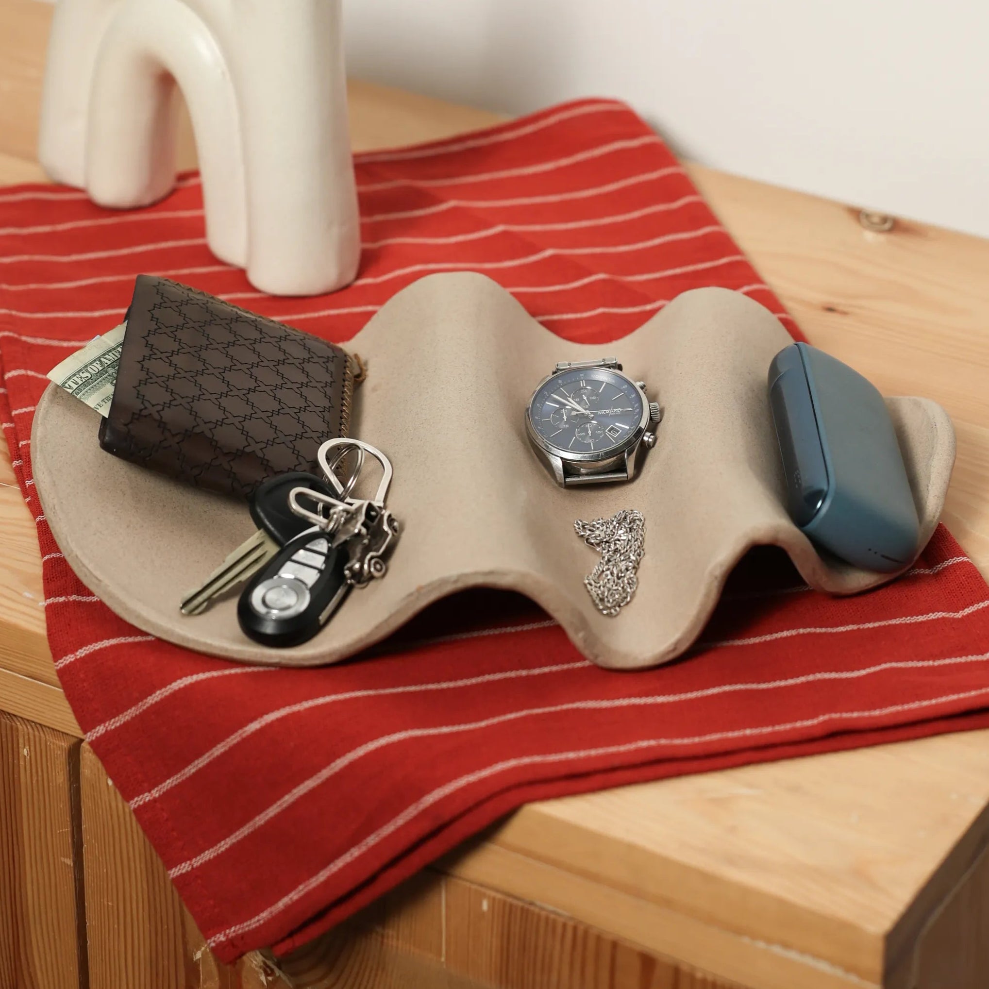 Handcrafted Wave (accessories plate) accessory item in beige finish by Stonia.