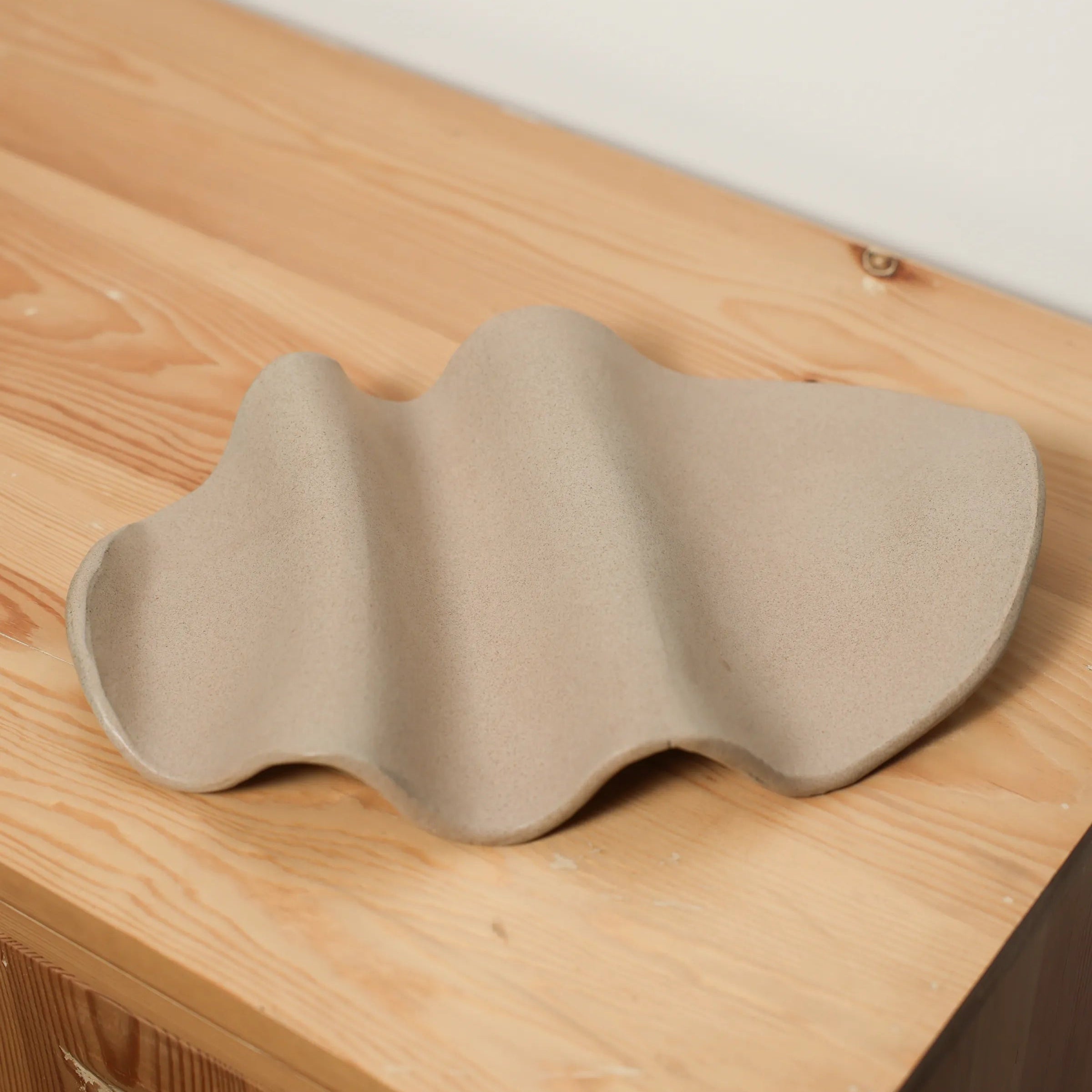 Handcrafted Wave (accessories plate) accessory item in beige finish by Stonia.