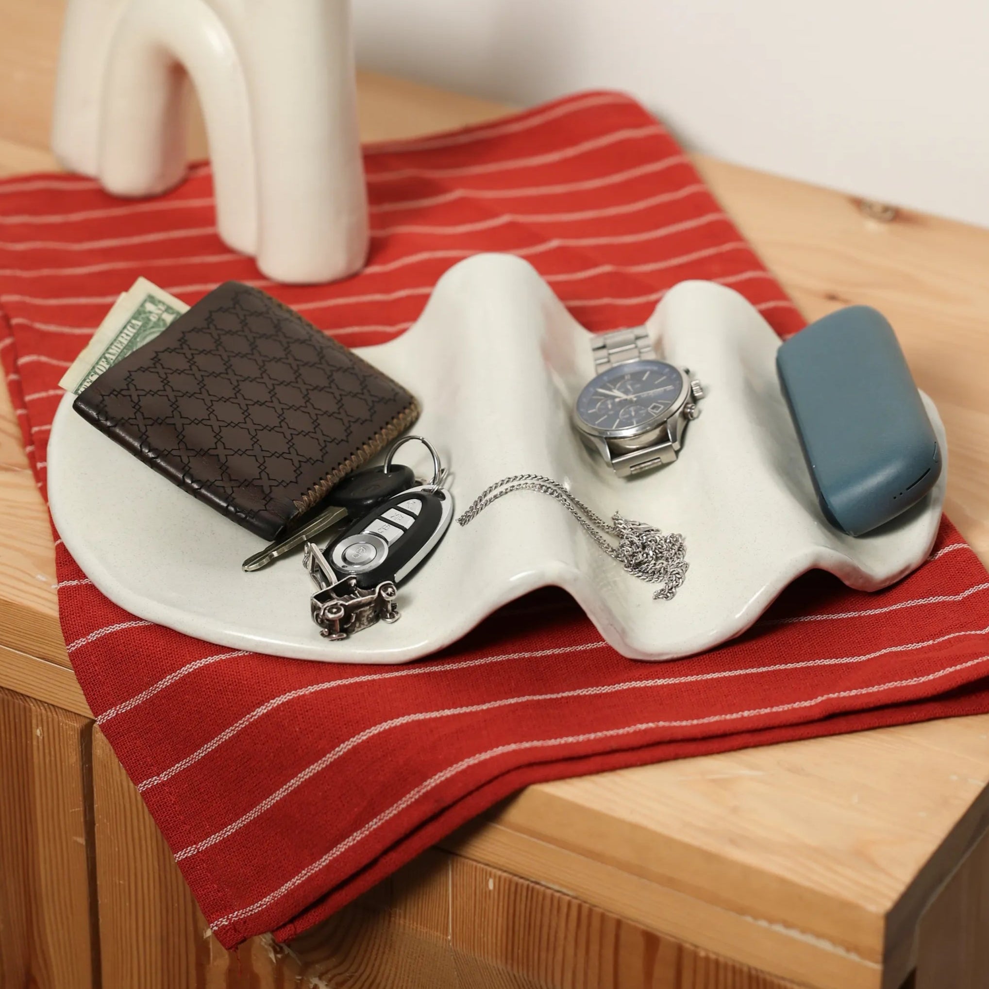 Handcrafted Wave (accessories plate) accessory item in off white finish by Stonia.