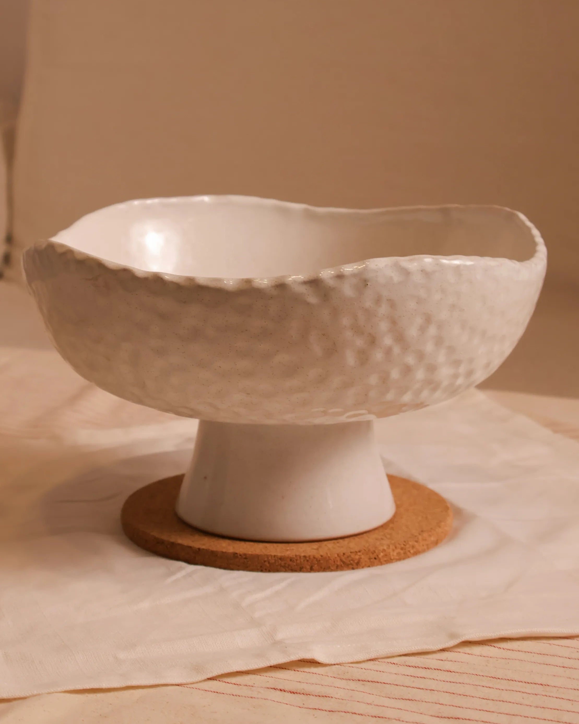 Handcrafted Pearly serving plate in pearly white Medium finish by Stonia.