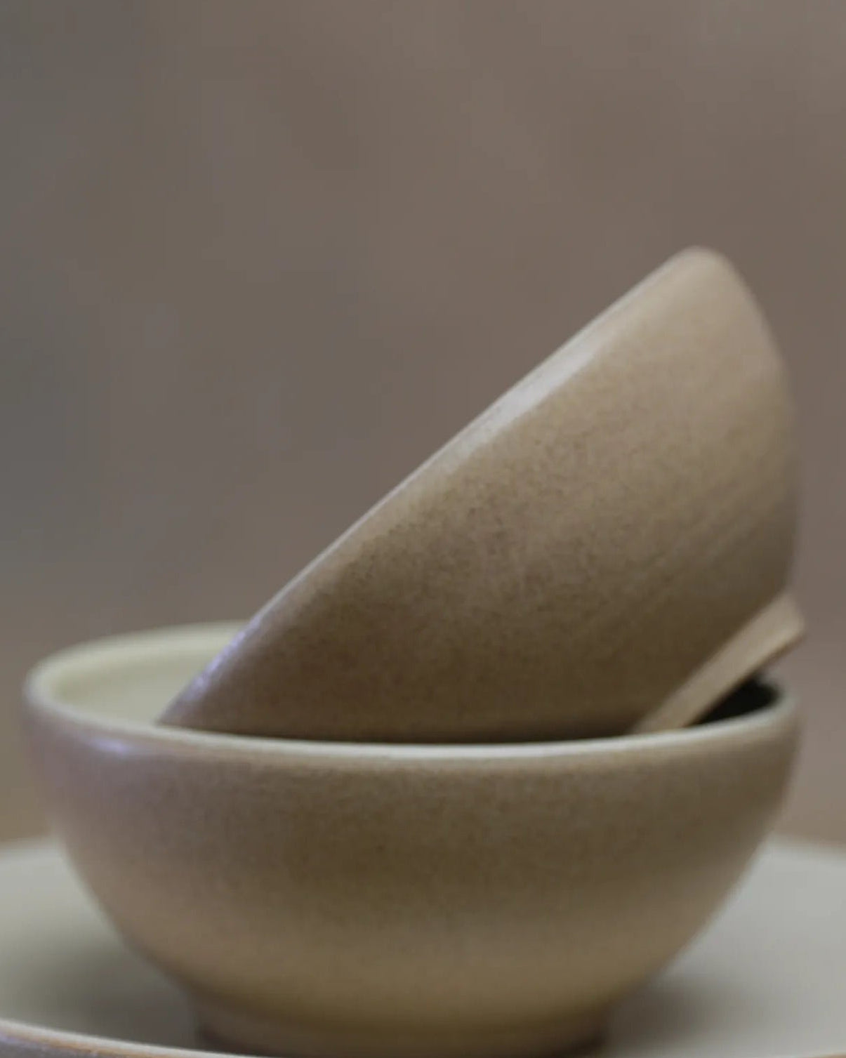 Handcrafted Oasisi bowl in beige by Stonia.