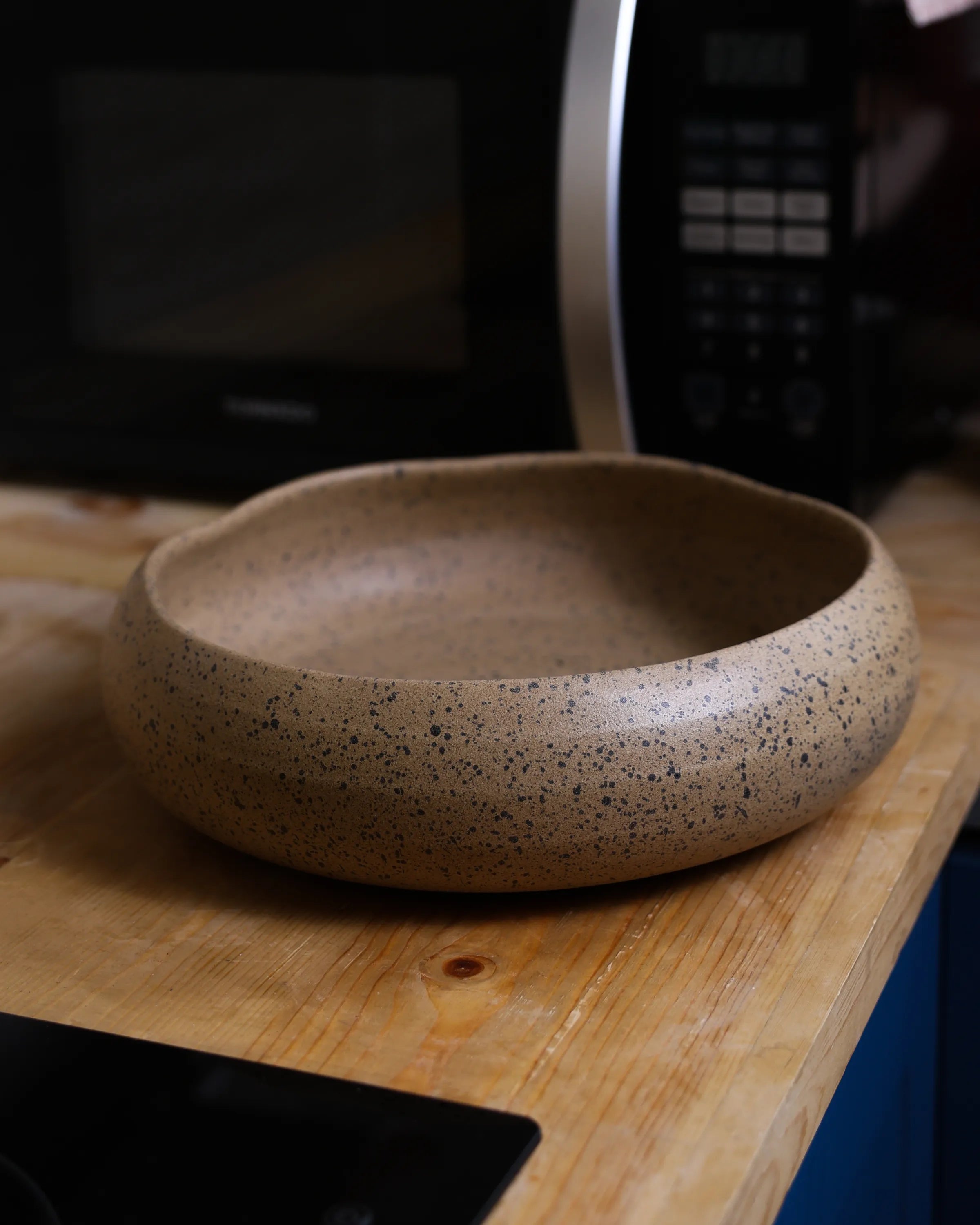 Handcrafted ROCKY BOWL in dotted beige, size Large by Stonia.