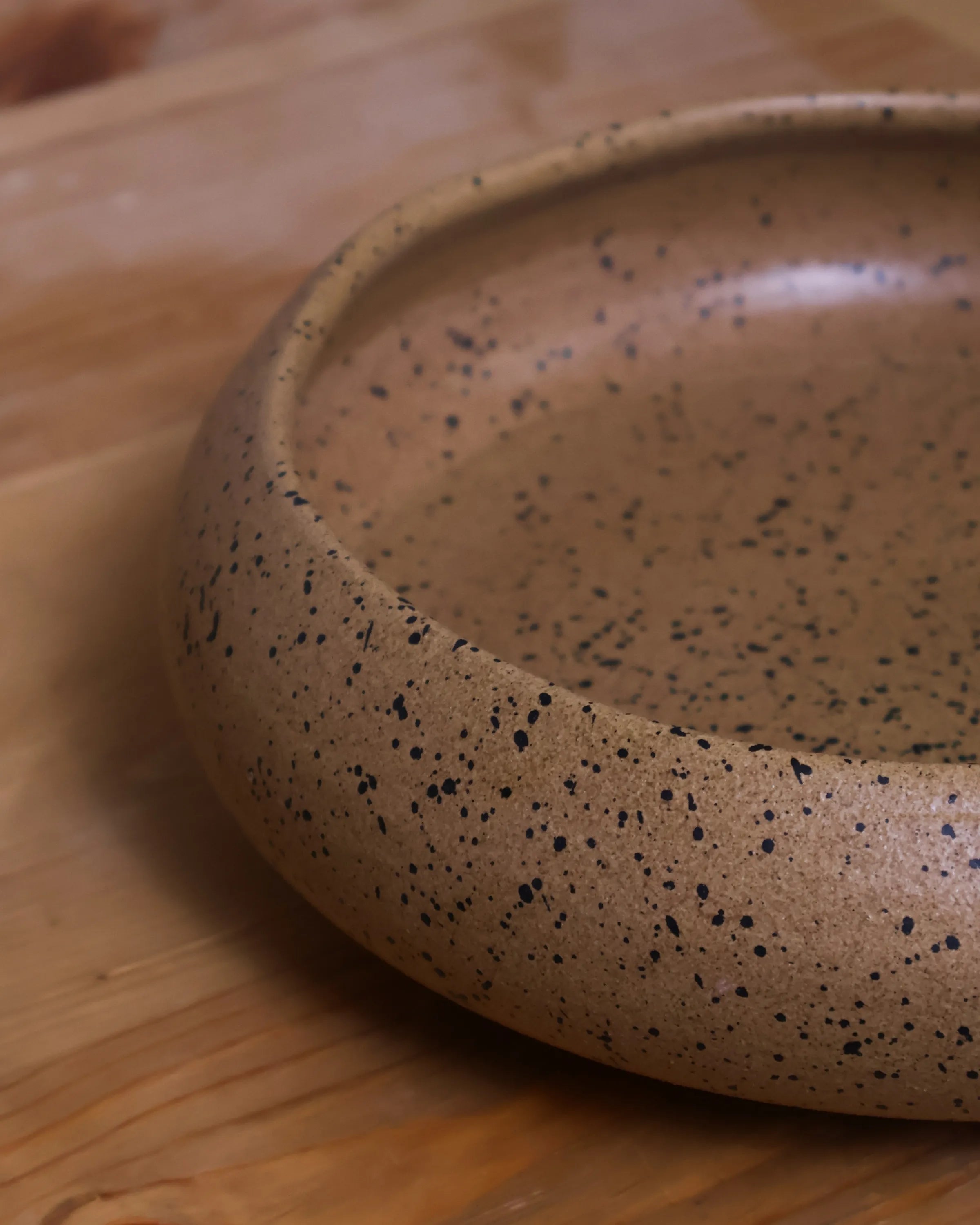 Handcrafted ROCKY BOWL in dotted beige, size Large by Stonia.