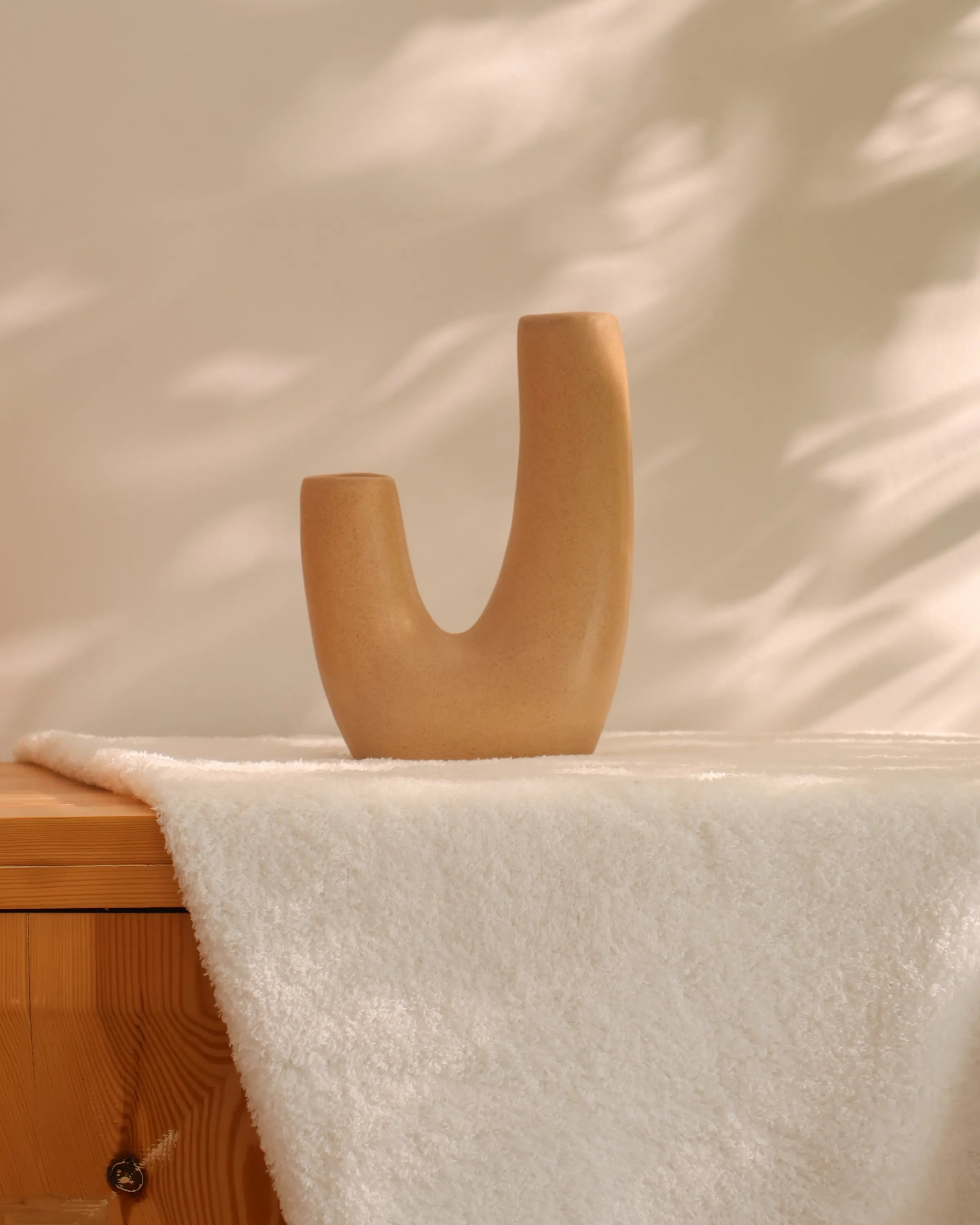 Handcrafted Swingy decor piece in beige finish by Stonia.