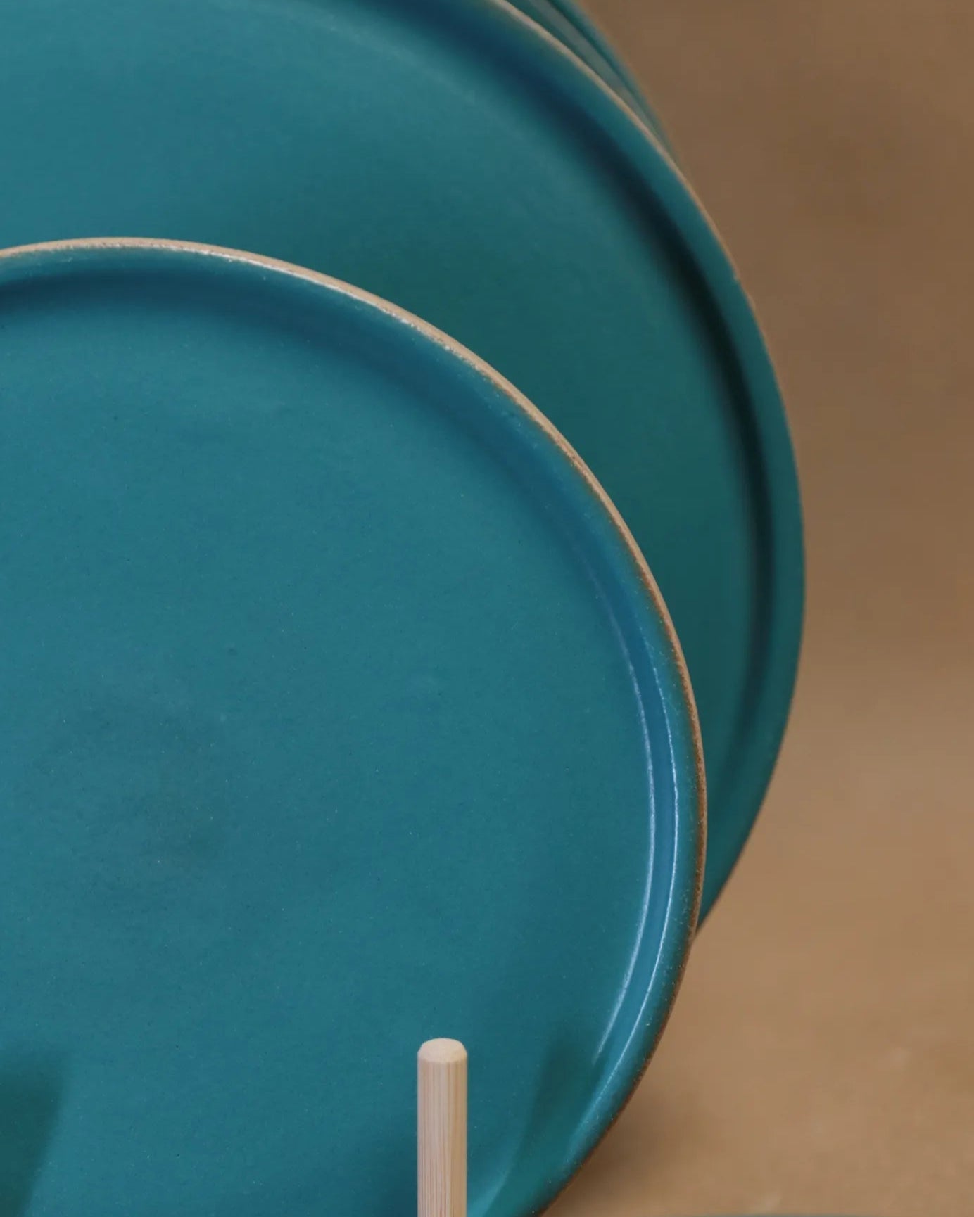 Handcrafted WANAS PLATE in oasis teal finish by Stonia.