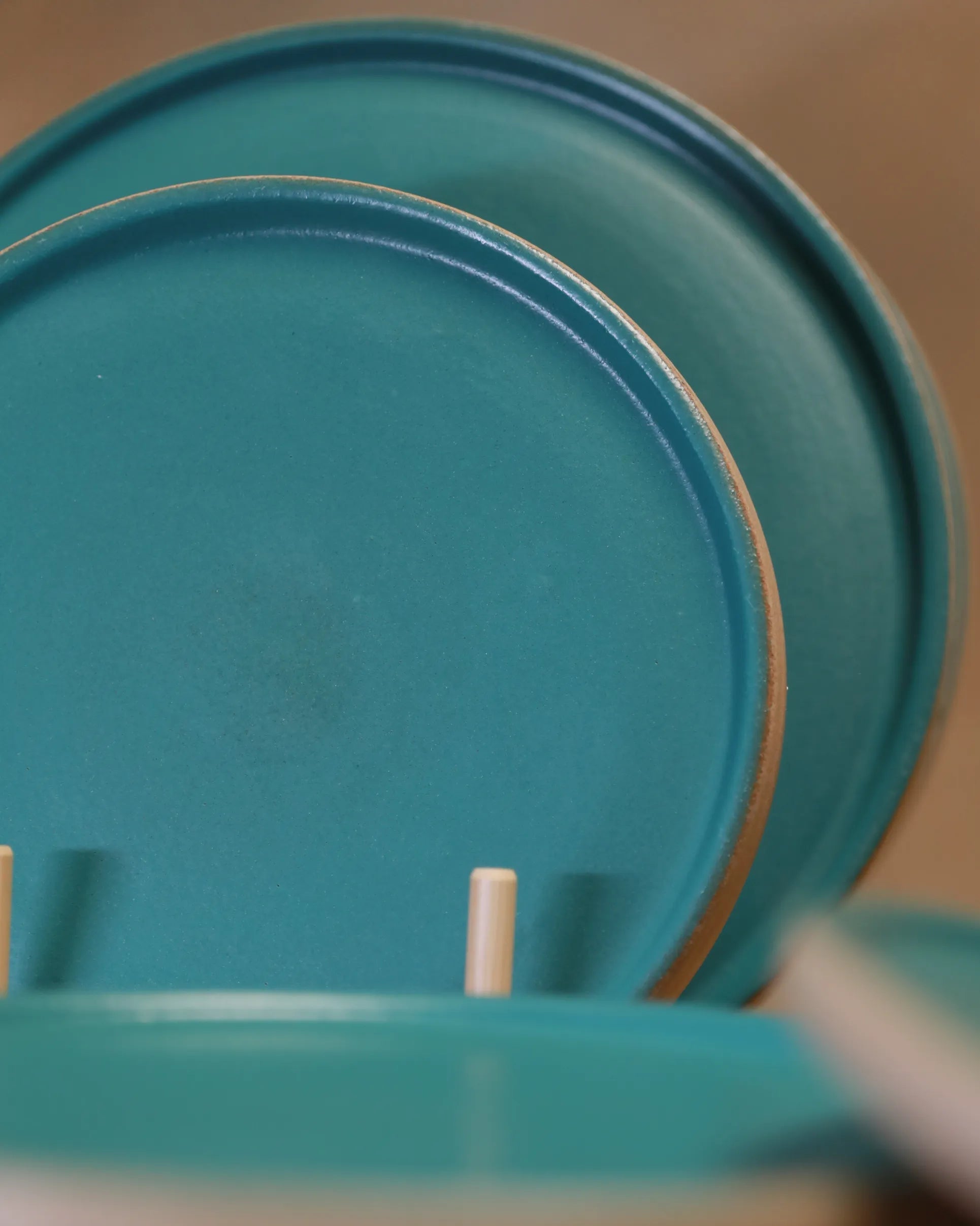 Handcrafted WANAS PLATE in oasis teal finish by Stonia.