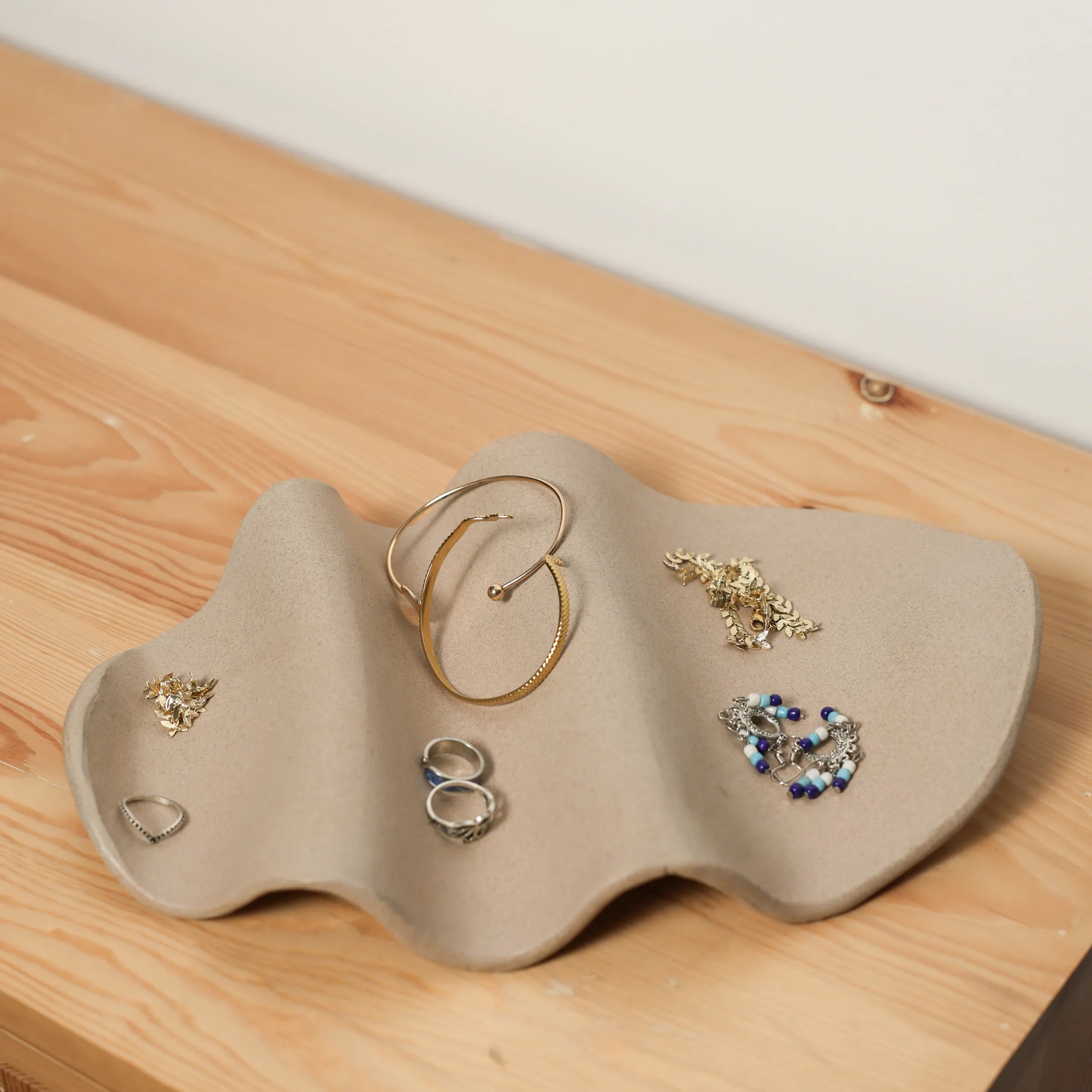 Handcrafted Wave (accessories plate) accessory item in beige finish by Stonia.